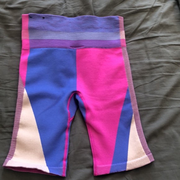NWOT Nike Women's Shorts Nike Icon Clash Seamless 8 Training Shorts - Picture 6 of 6